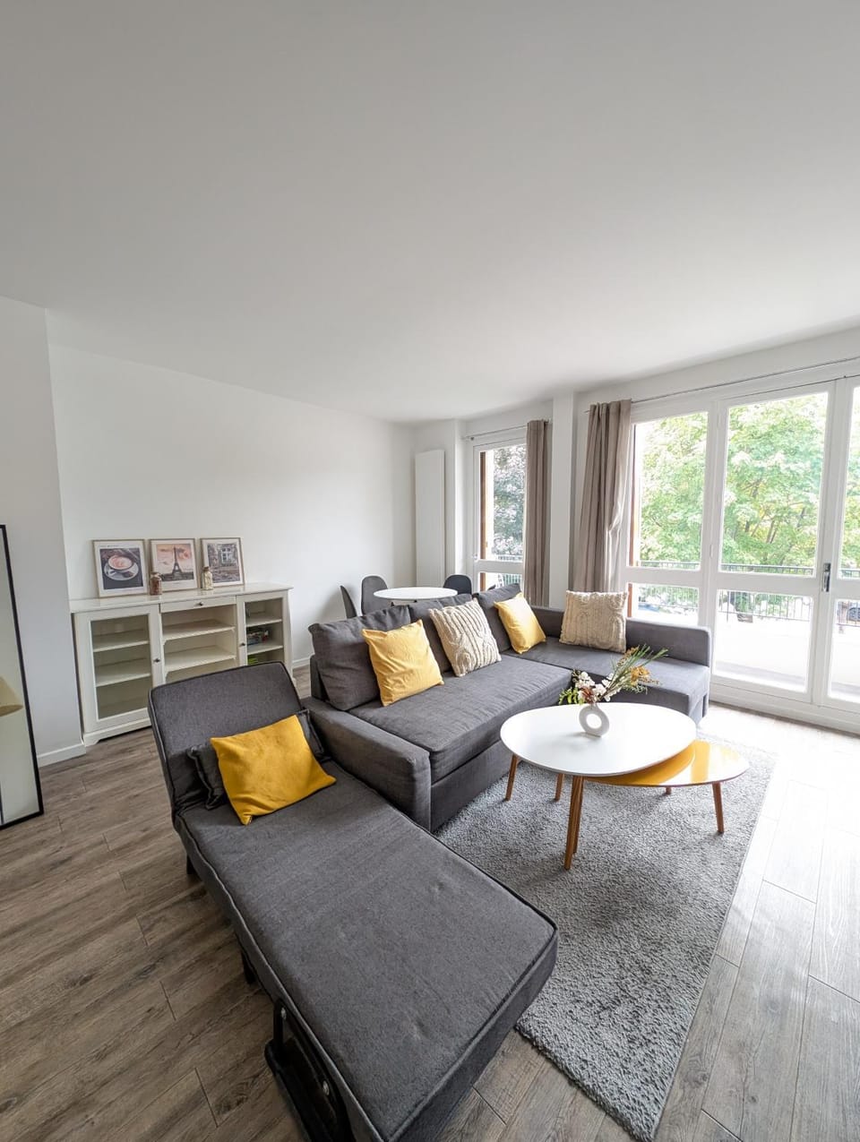 Living room, Seating area, Dining area