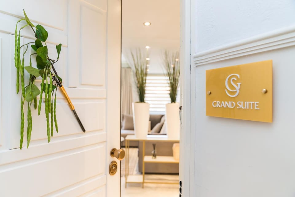 Property logo or sign, Logo/Certificate/Sign, Text overlay