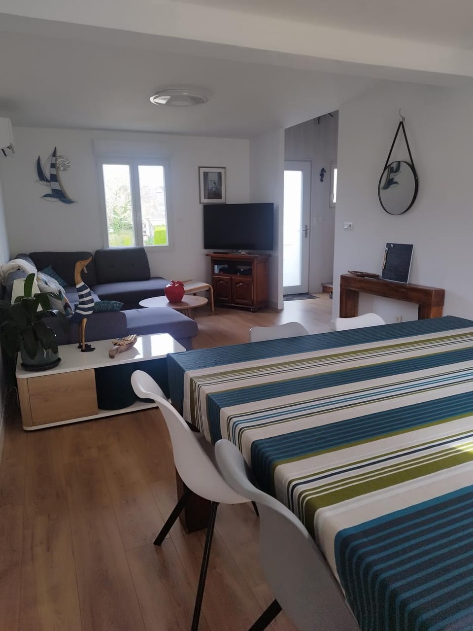 Communal lounge/ TV room