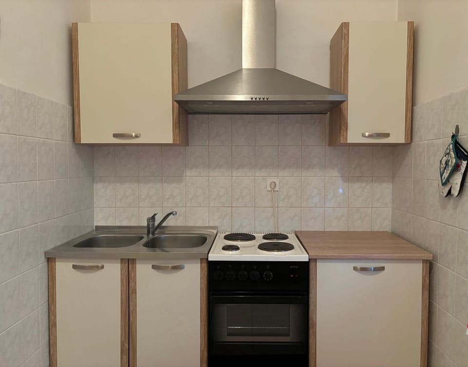 Kitchen or kitchenette, oven, stove