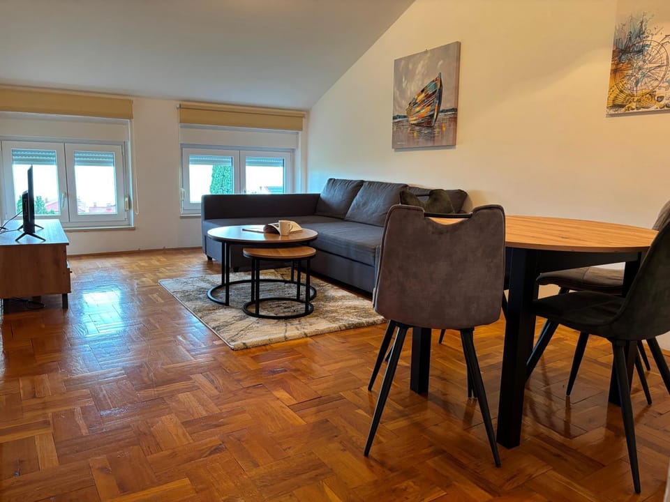 Coffee/tea facilities, Kitchen or kitchenette, oven