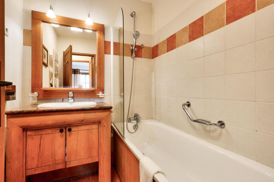 Shower, Bathroom, kitchen