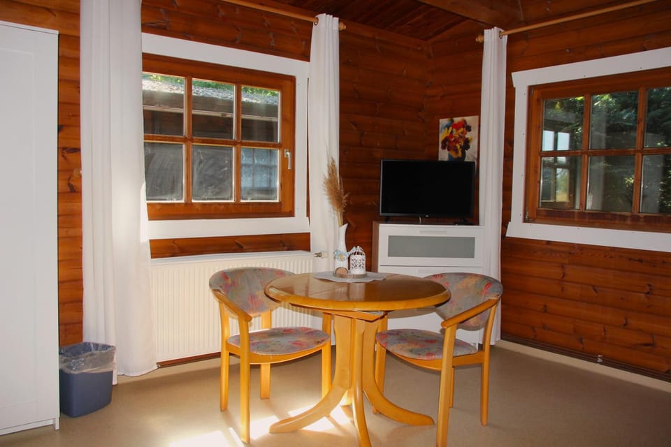 Photo of the whole room, Seating area