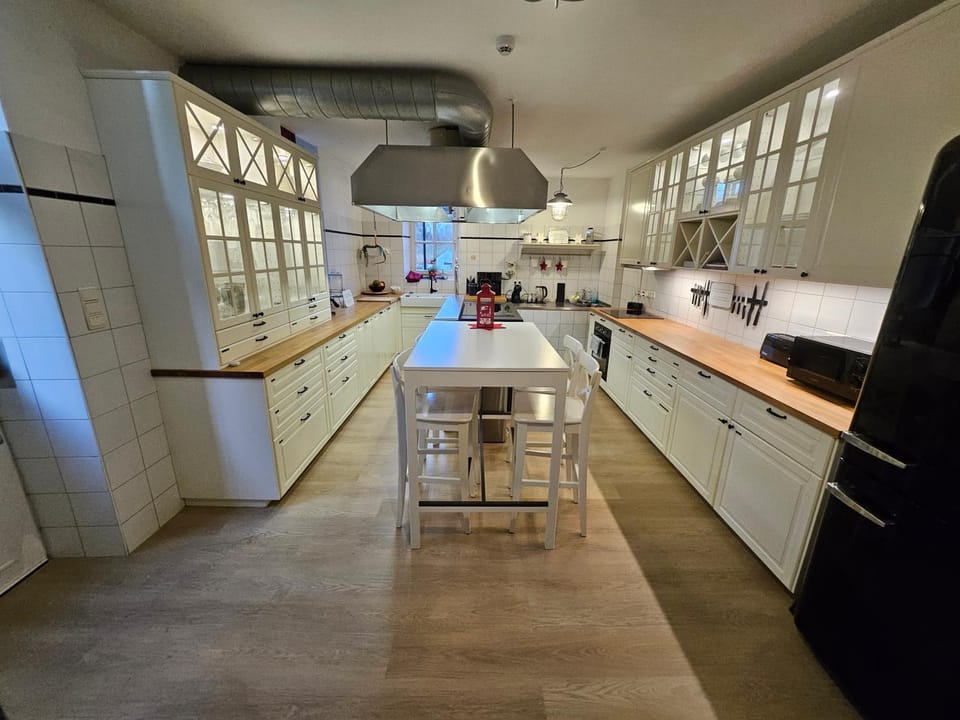 Communal kitchen, kitchen