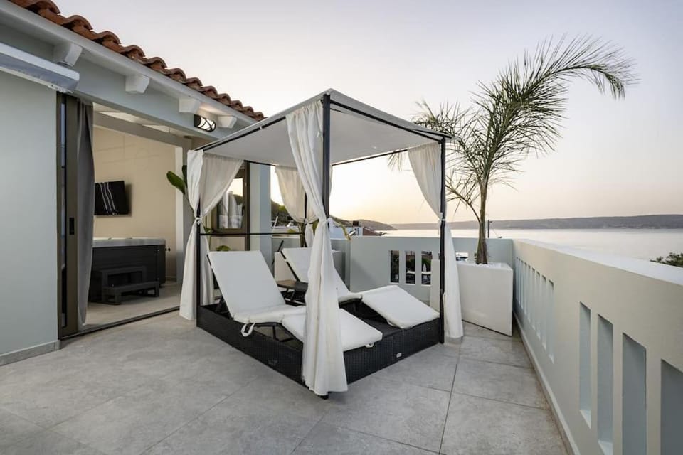 Beachfront luxury suite Apartment in Crete