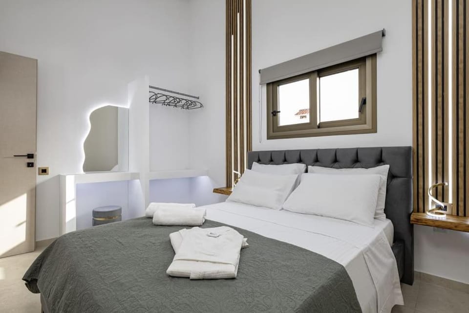 Beachfront luxury suite Apartment in Crete