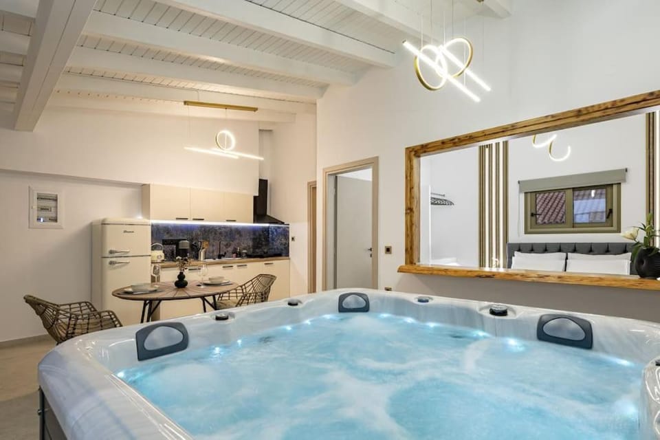 Beachfront luxury suite Apartment in Crete