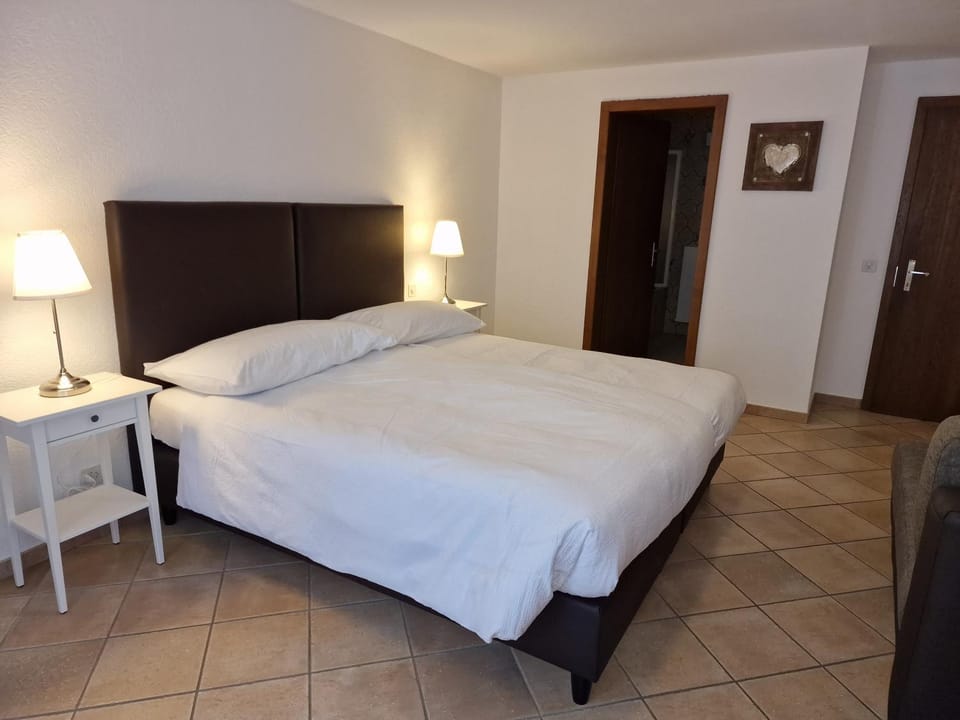 Toilet, Bed, Balcony/Terrace, Seating area, Bedroom