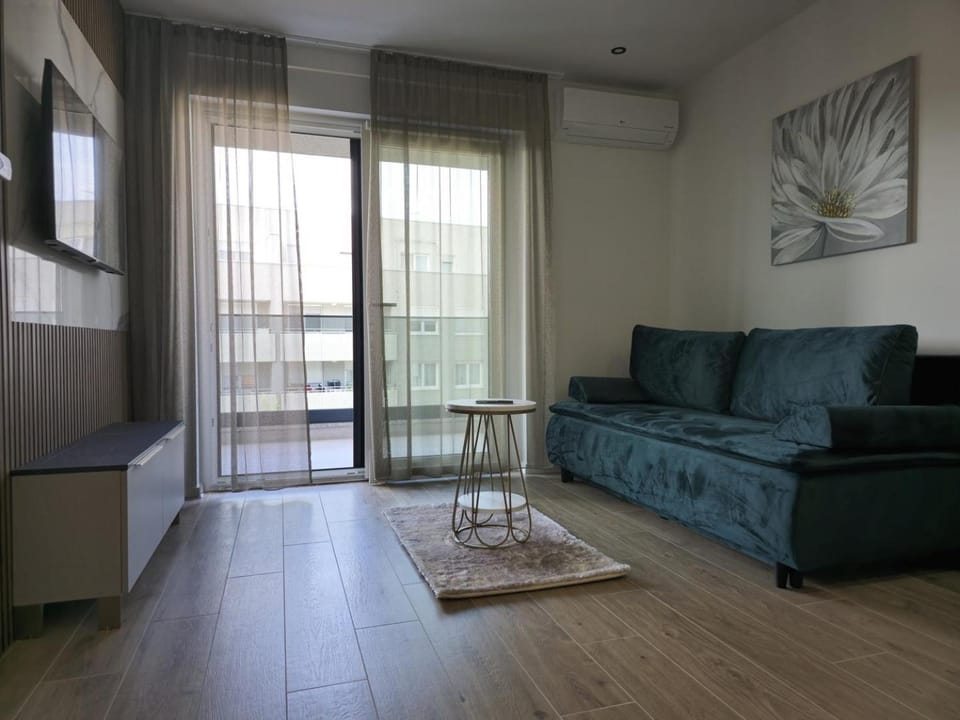 Living room, Seating area, air conditioner