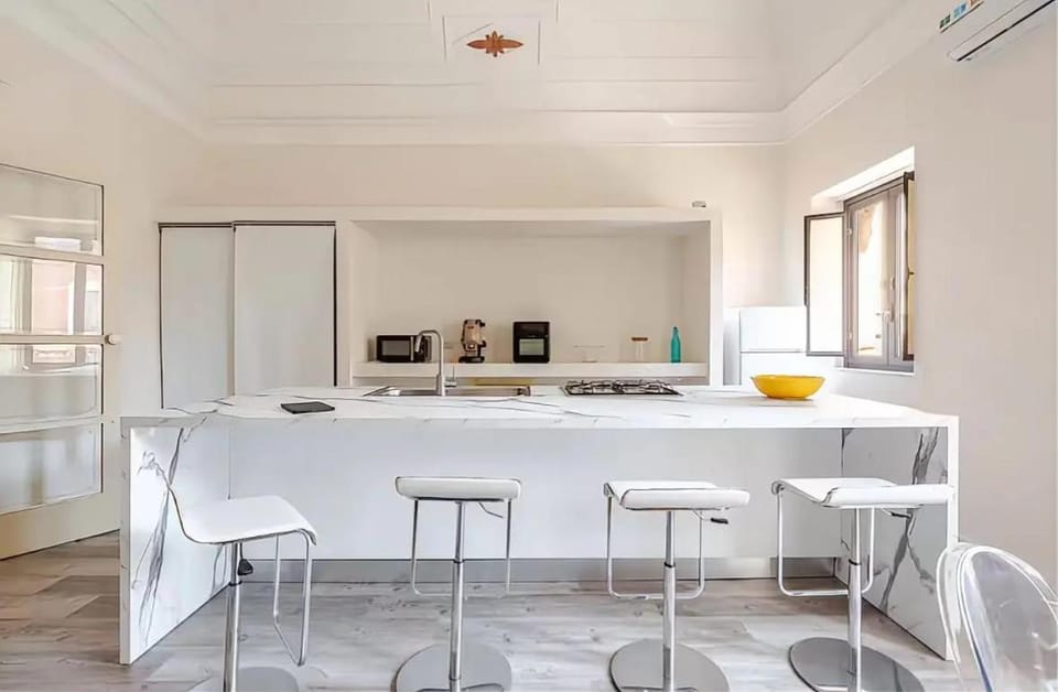 Kitchen or kitchenette, Dining area, air conditioner