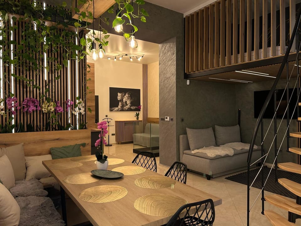 Living room, Photo of the whole room, Seating area, Dining area