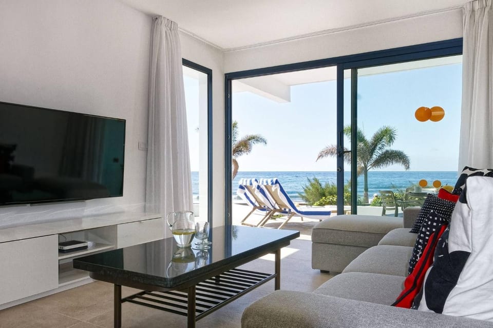 Communal lounge/ TV room, Living room