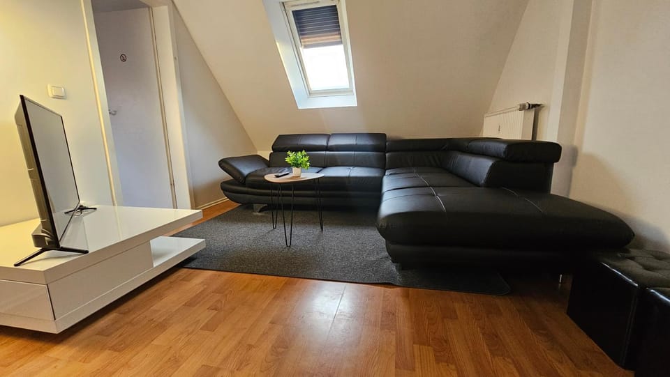 Communal lounge/ TV room, TV and multimedia, Living room