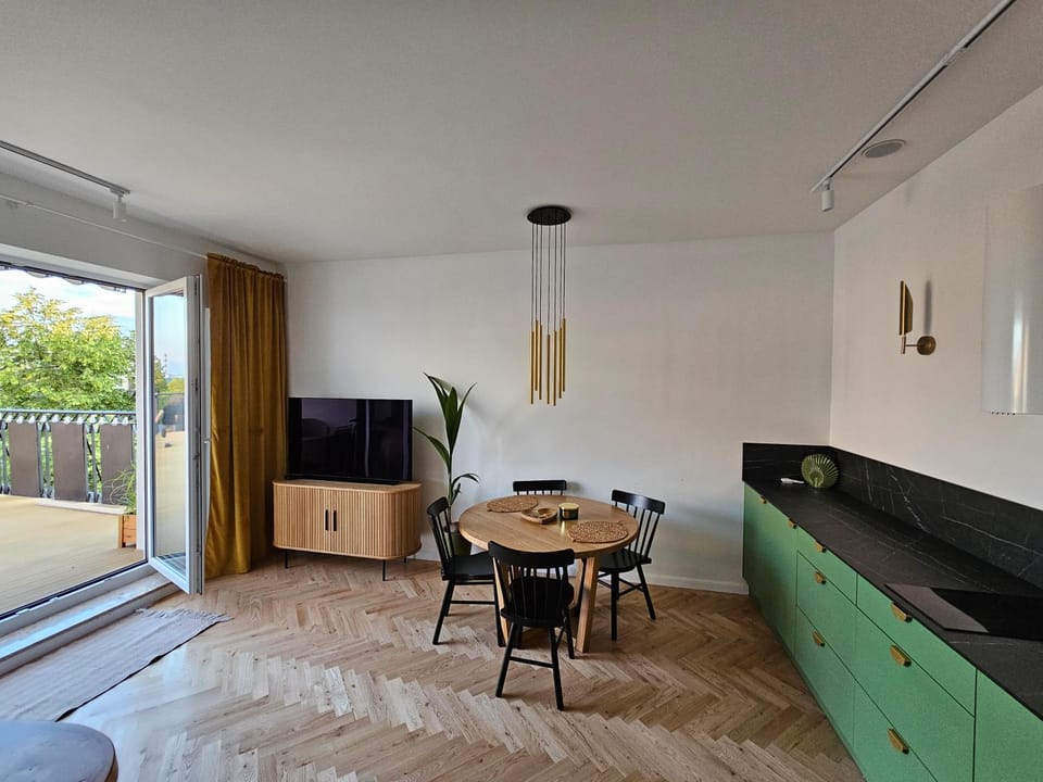 TV and multimedia, Kitchen or kitchenette, Living room, Dining area