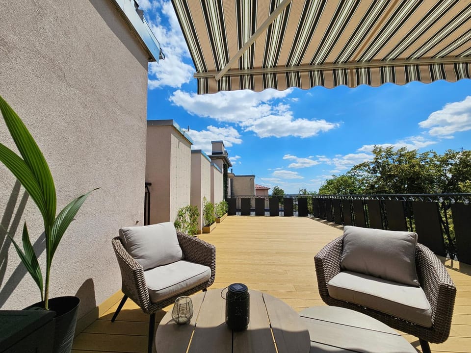 View (from property/room), Balcony/Terrace, Seating area