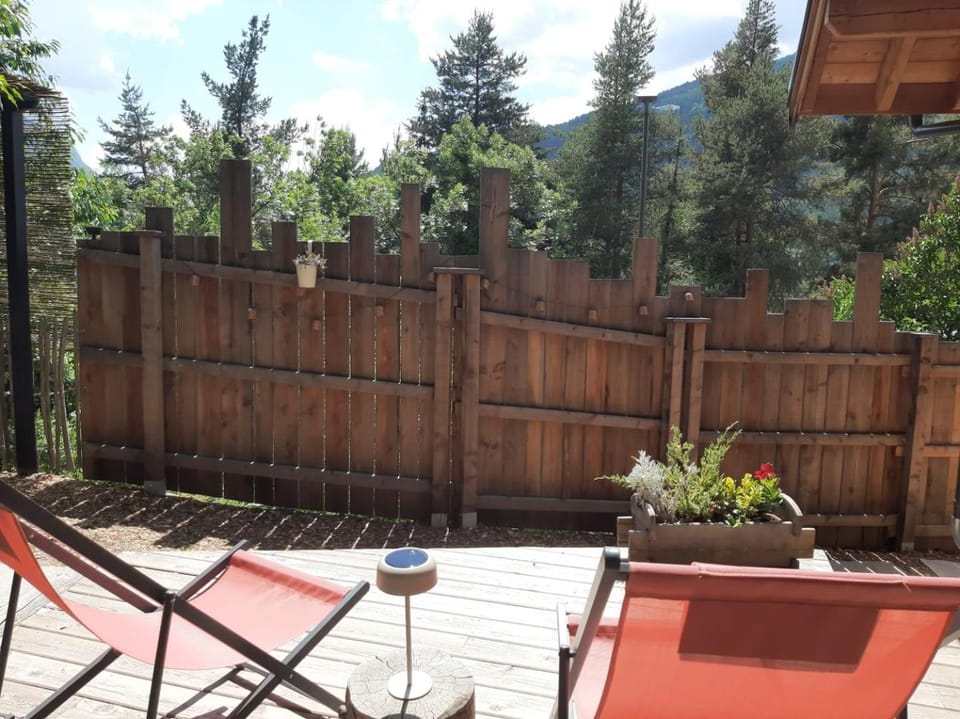 Petit chalet indépendant 2 pers "La cabane de Jean " Chalet in Briançon