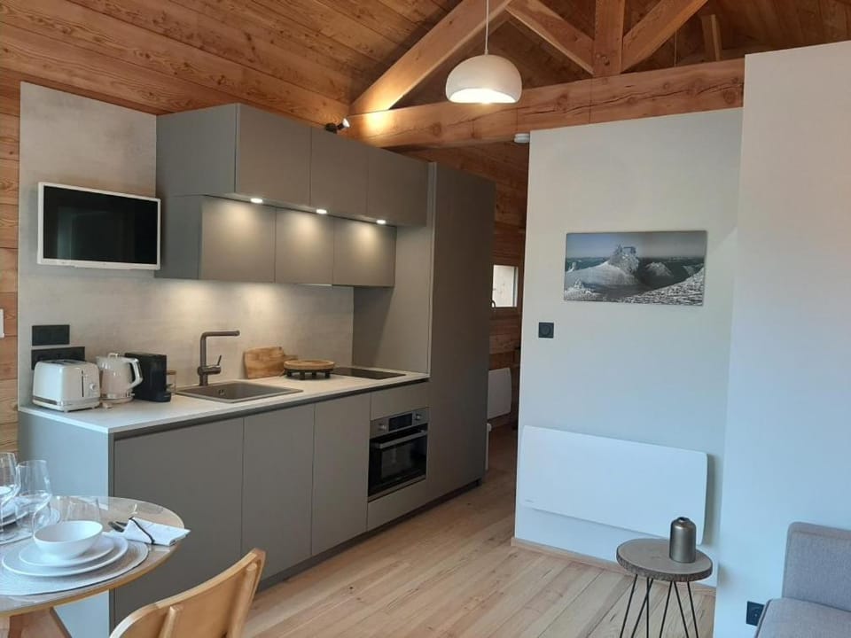 Petit chalet indépendant 2 pers "La cabane de Jean " Chalet in Briançon