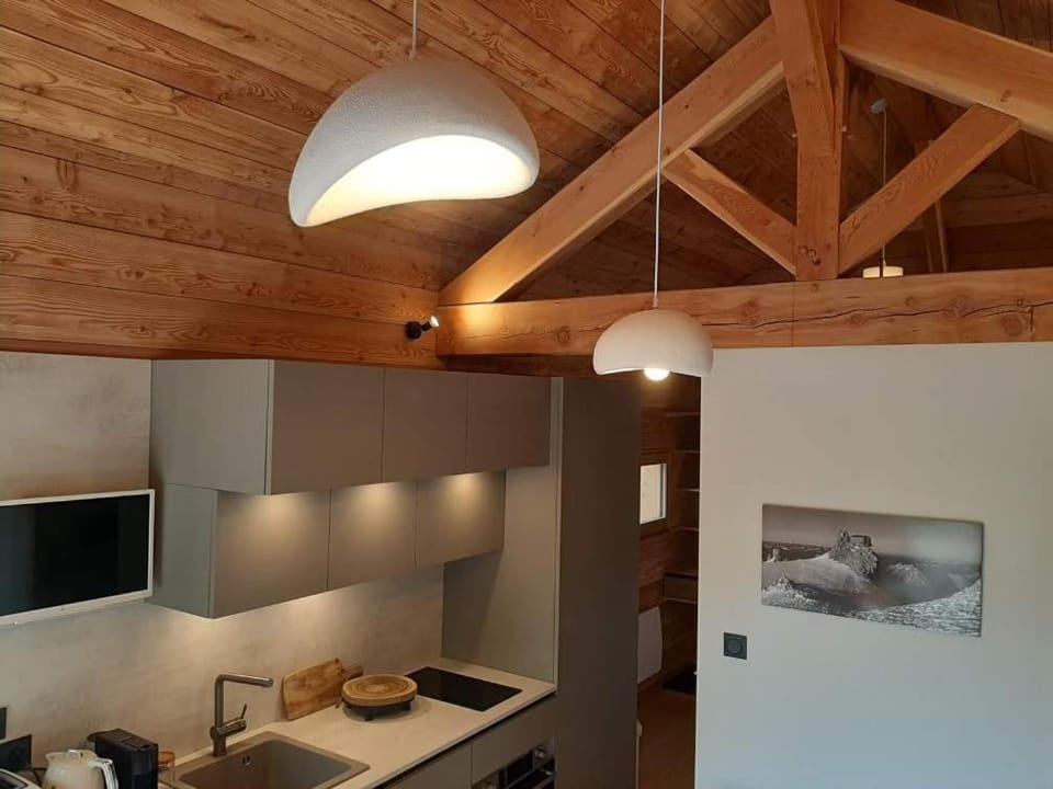 Petit chalet indépendant 2 pers "La cabane de Jean " Chalet in Briançon