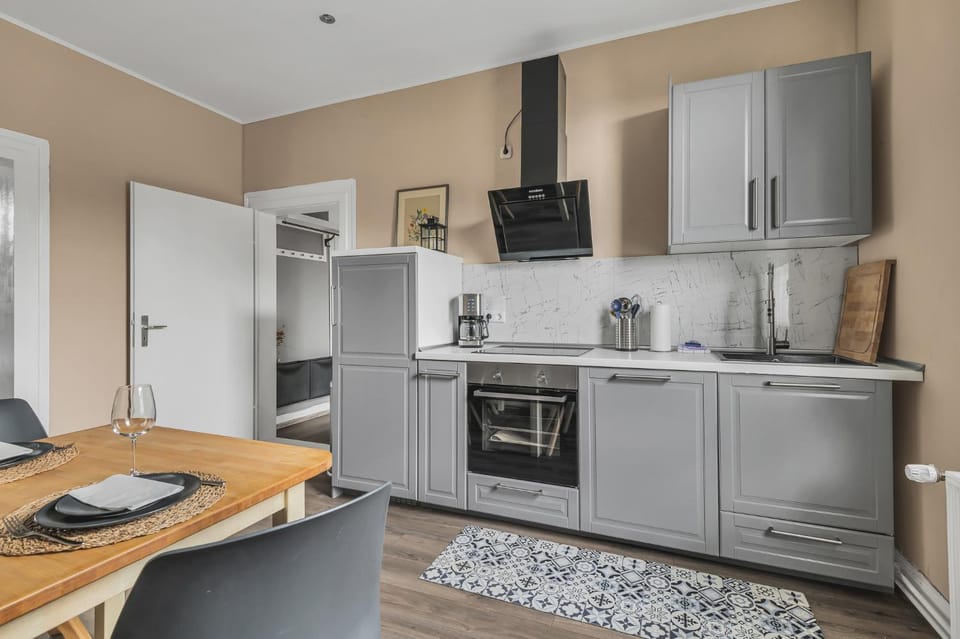 Kitchen or kitchenette, Dining area, dishwasher, oven, pet friendly, stove