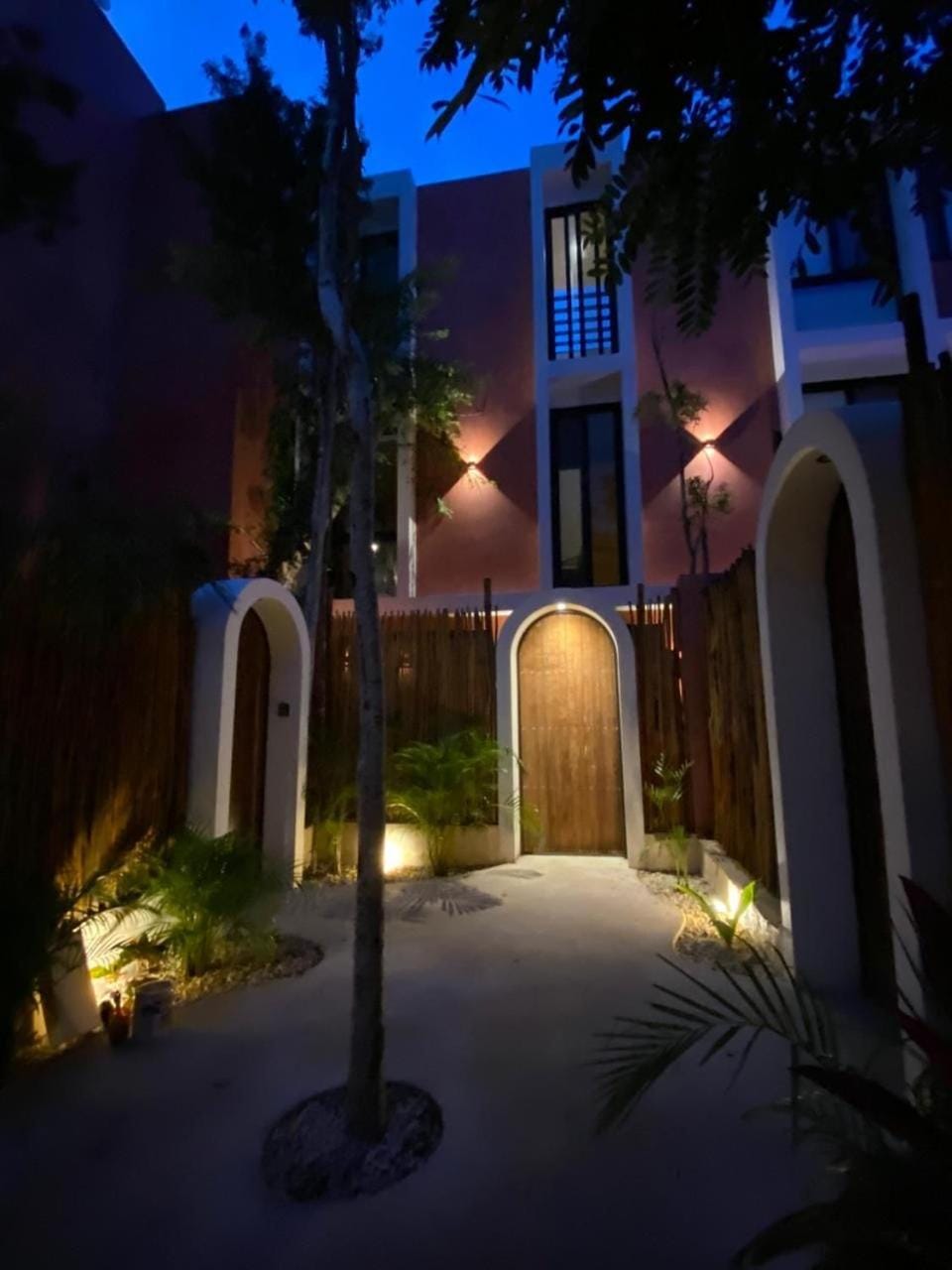 Facade/entrance