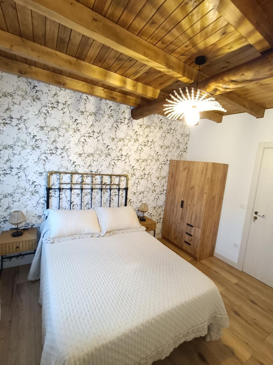 Bed, Photo of the whole room, Bedroom, wardrobe