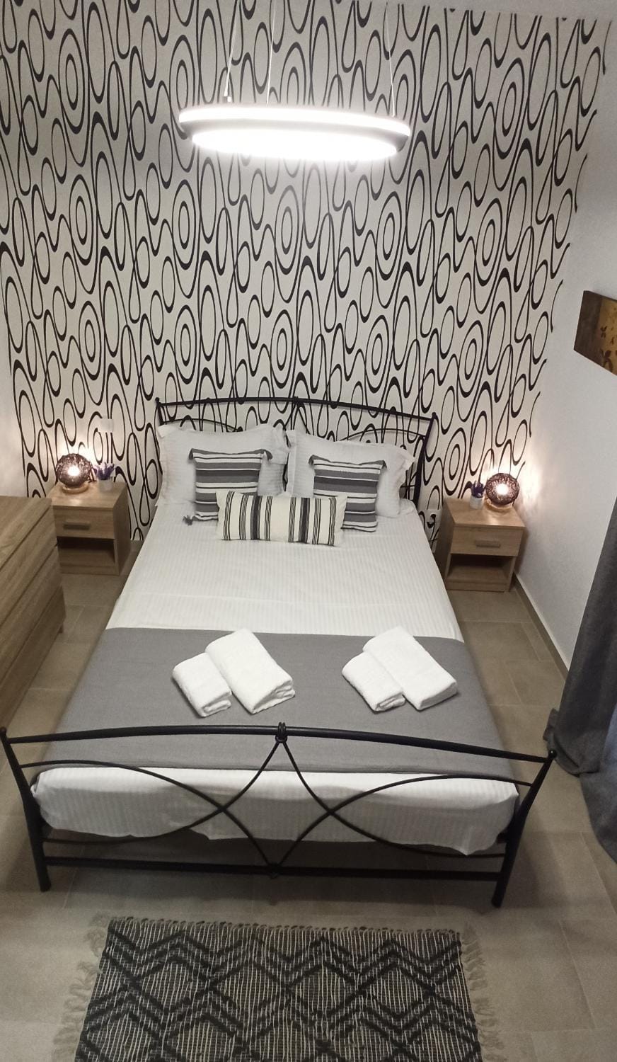 Bed, Bedroom, towels