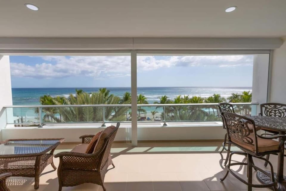Huge Lux 3BR Beachfront Condo Wifi Fast Apartment in Juan Dolio