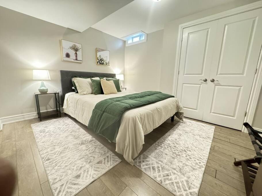 Cosy Guest Suite Near Shops, Transit, Hwy and GO! House in Milton