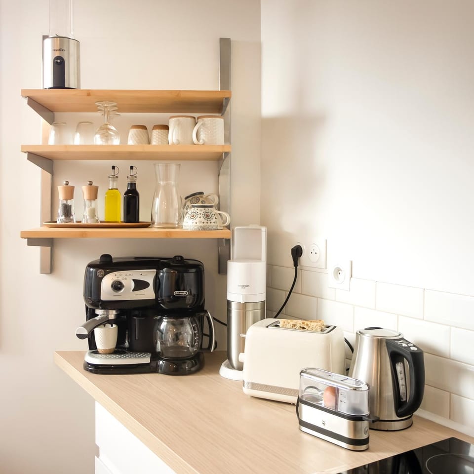 Coffee/tea facilities, kitchen