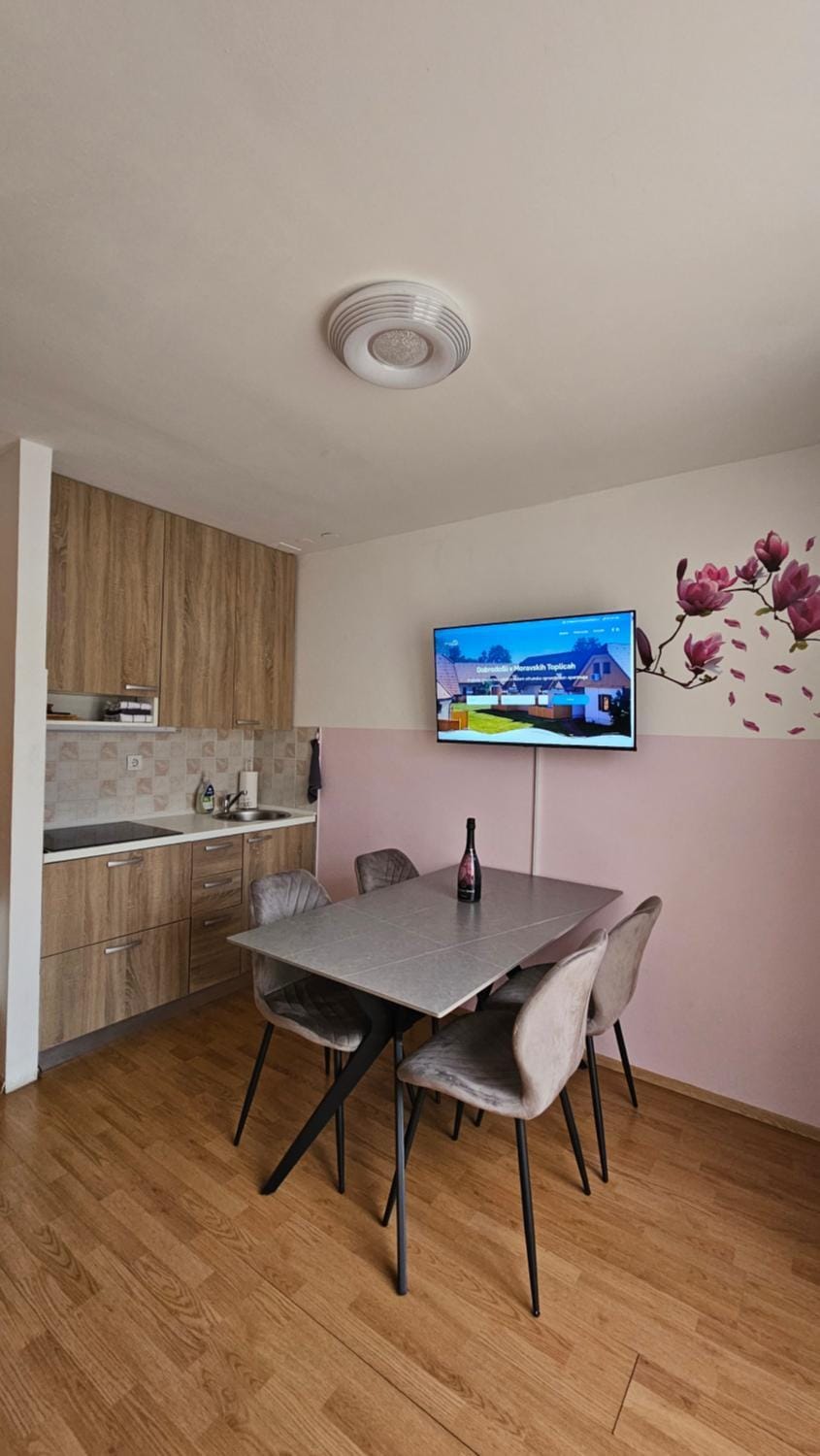 Kitchen or kitchenette, Dining area, kitchen