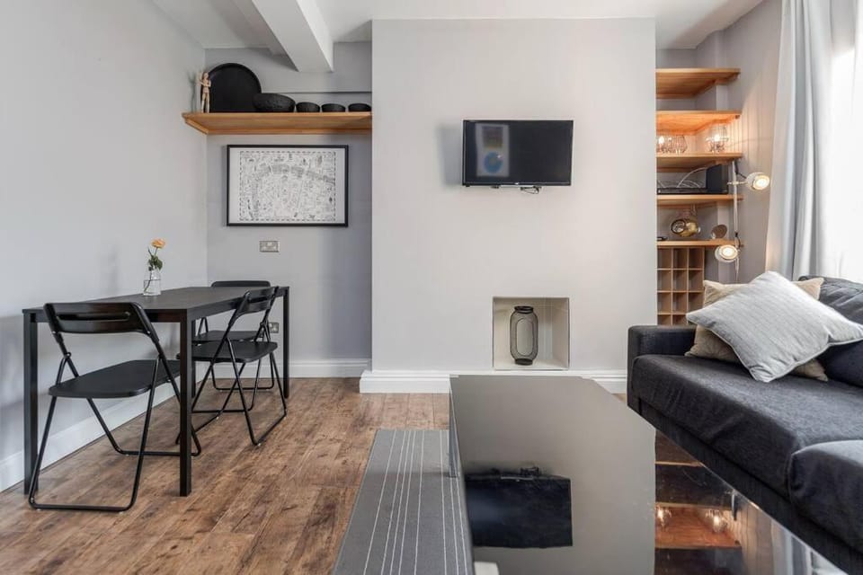 Bright, Modernised Apartment Close to Borough Market Apartment in London Borough of Southwark