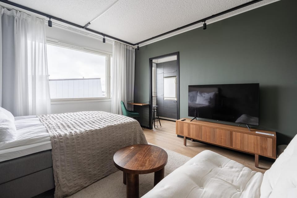 Bed, TV and multimedia, View (from property/room), Bedroom