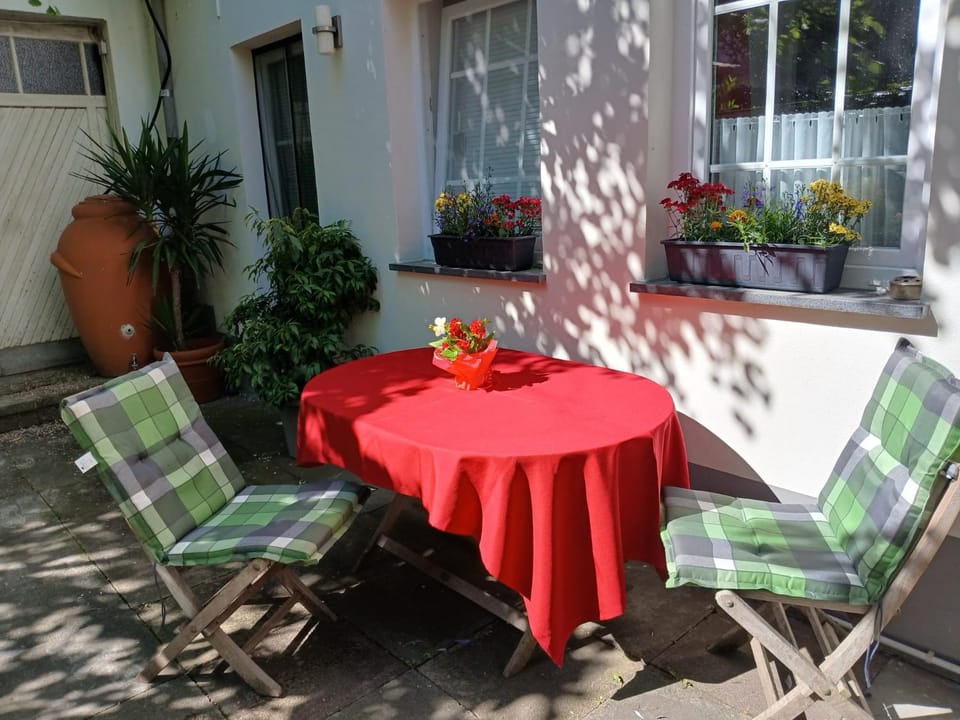 Patio, Dining area