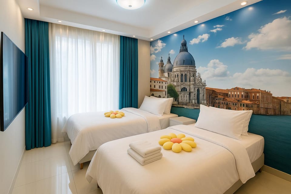 Bed, Photo of the whole room, Bedroom, towels