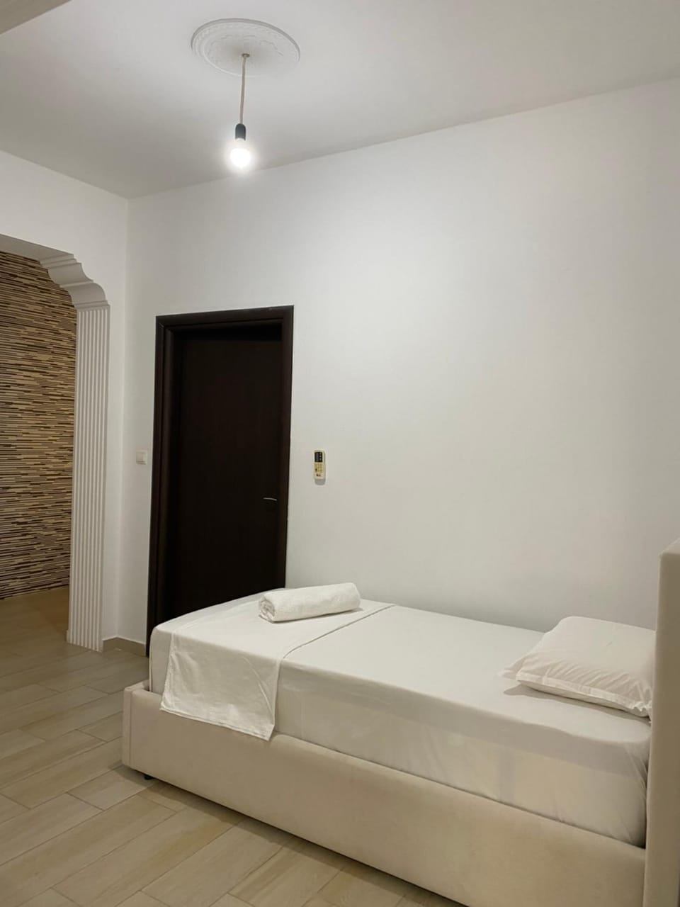 White Villa Apartment in Sarandë