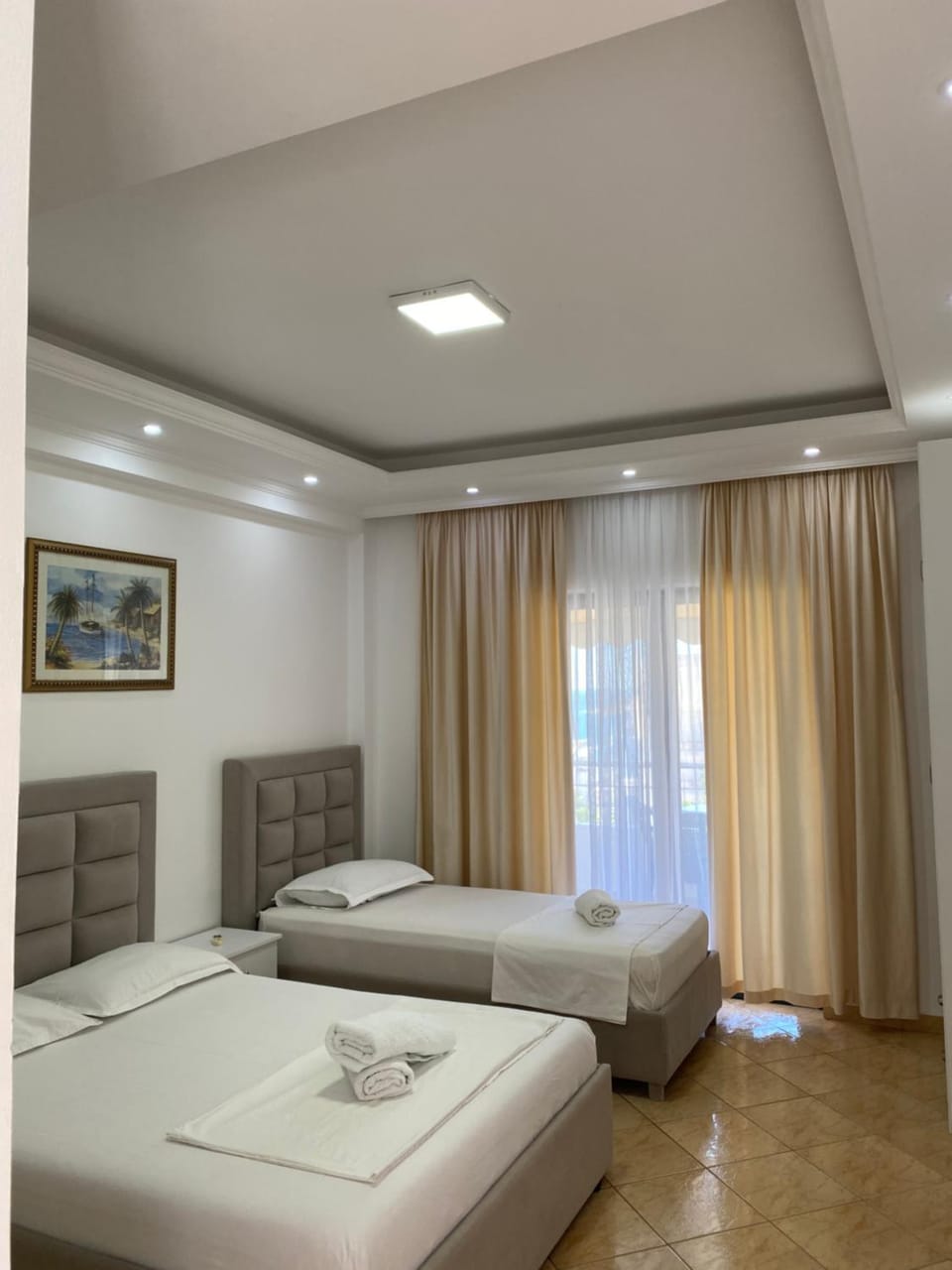 White Villa Apartment in Sarandë