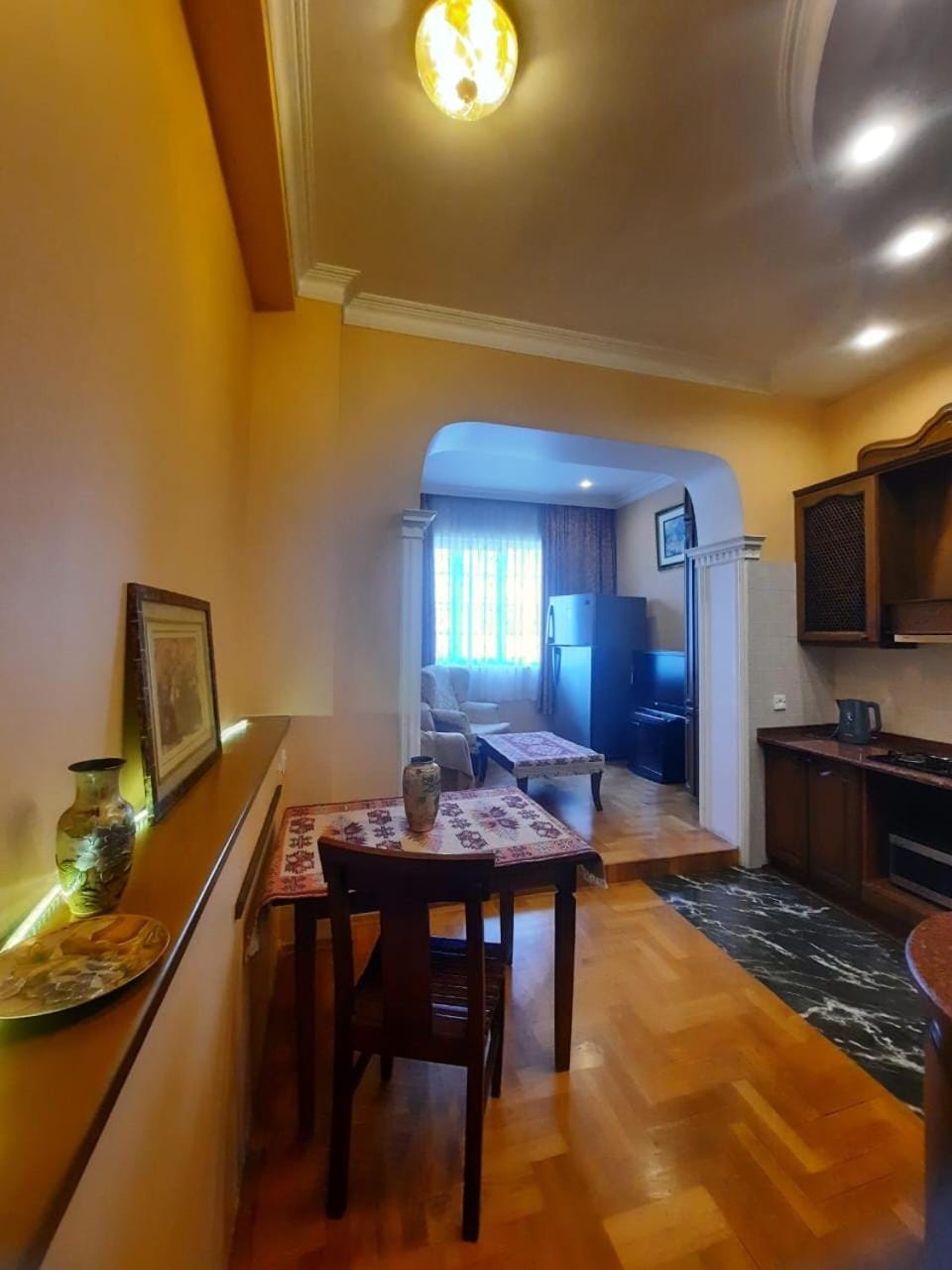 Kitchen or kitchenette, Dining area
