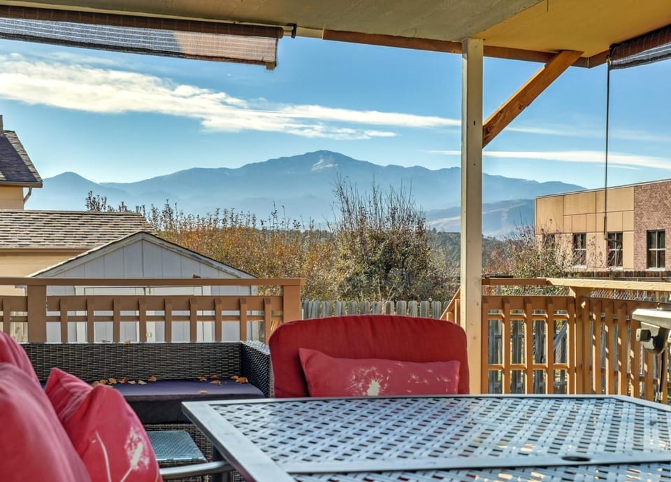 Mid-Stay - Mountain View - Pets OK - by nestago House in Colorado Springs
