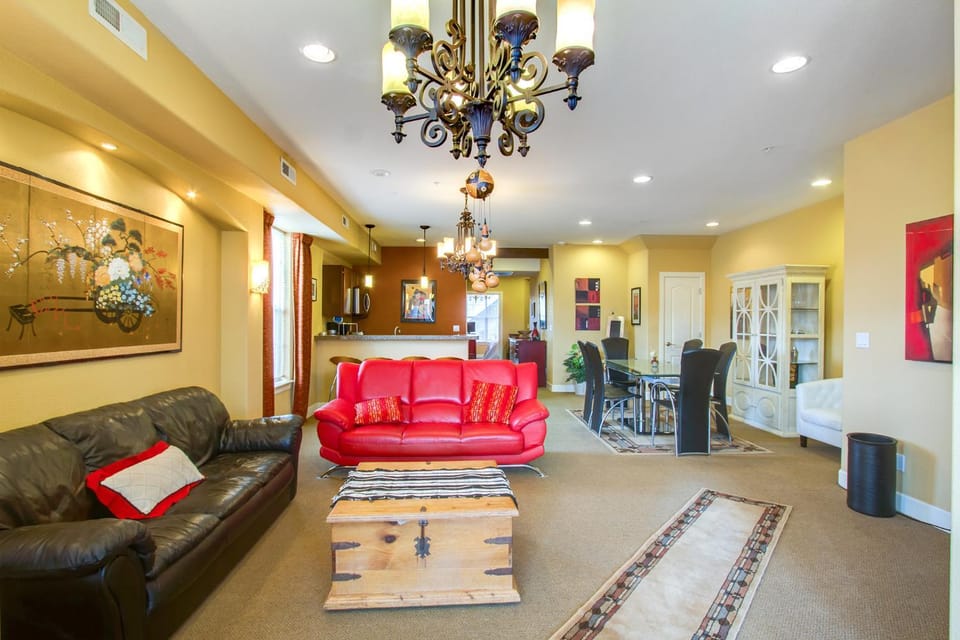 Fully Furnished Downtown Apartment - Pet Friendly! House in Colorado Springs