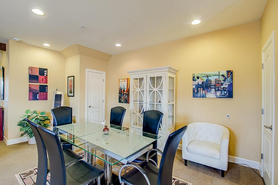 Fully Furnished Downtown Apartment - Pet Friendly! House in Colorado Springs