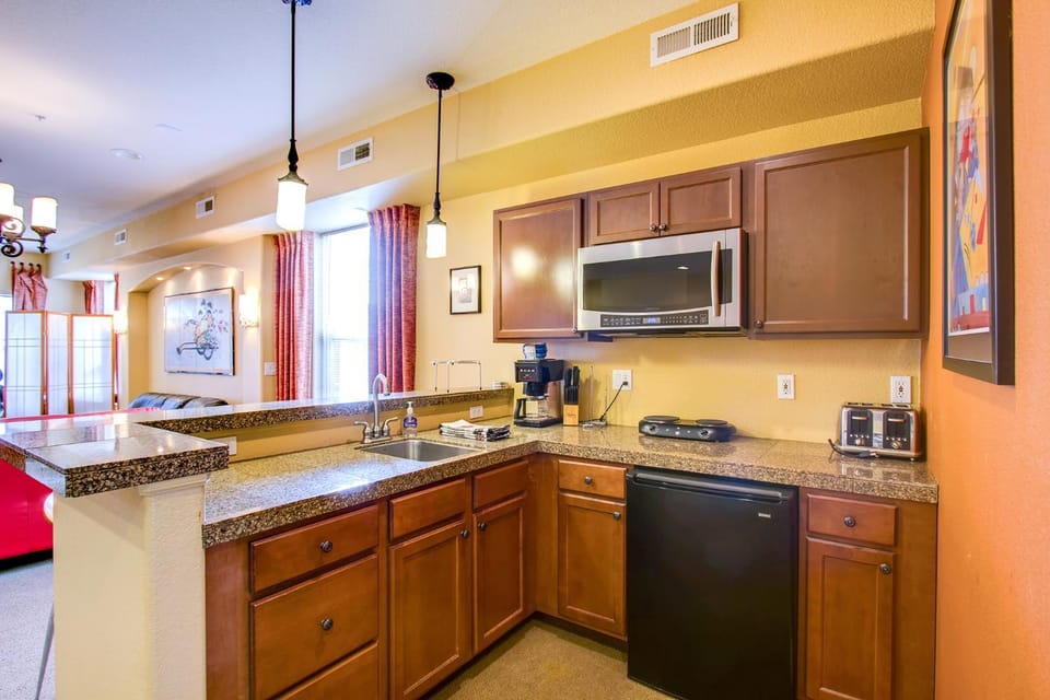 Fully Furnished Downtown Apartment - Pet Friendly! House in Colorado Springs