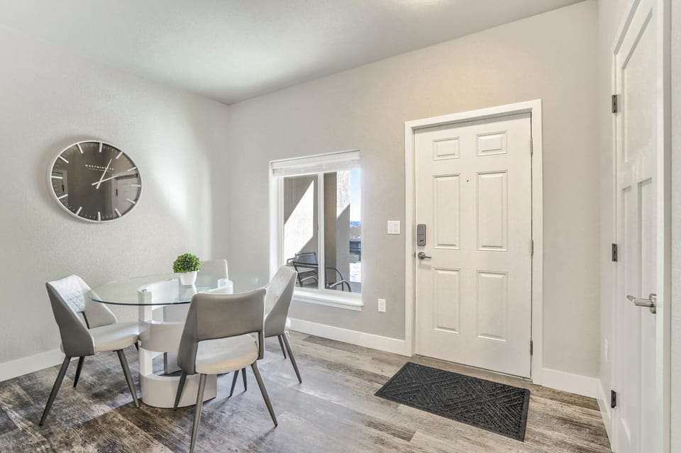 New Lower Unit Condo-Pet Friendly-North CS-USAFA House in Colorado Springs