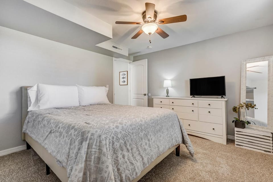 Family Friendly Getaway-4BR-Playset-Trampoline House in Colorado Springs