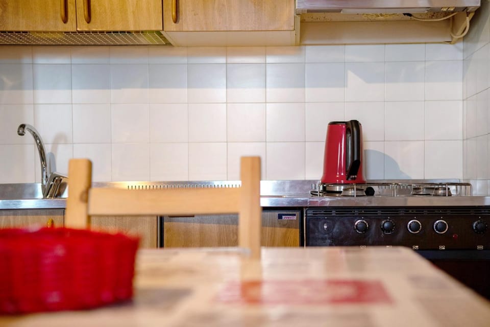 Kitchen or kitchenette, Living room