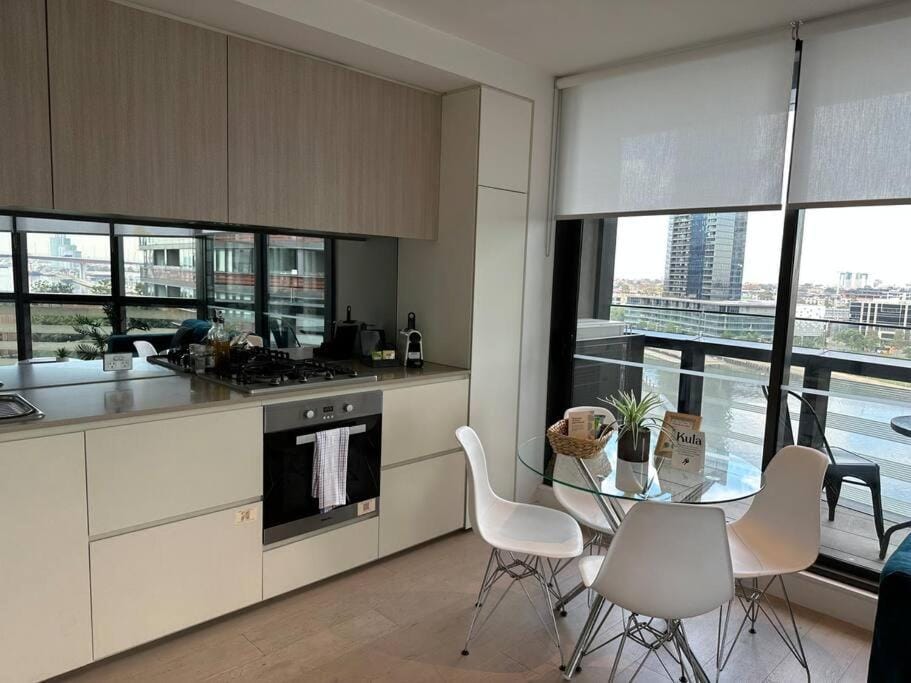 Wyndel Apartments One Bedroom MelCol83809N Apartment in Melbourne