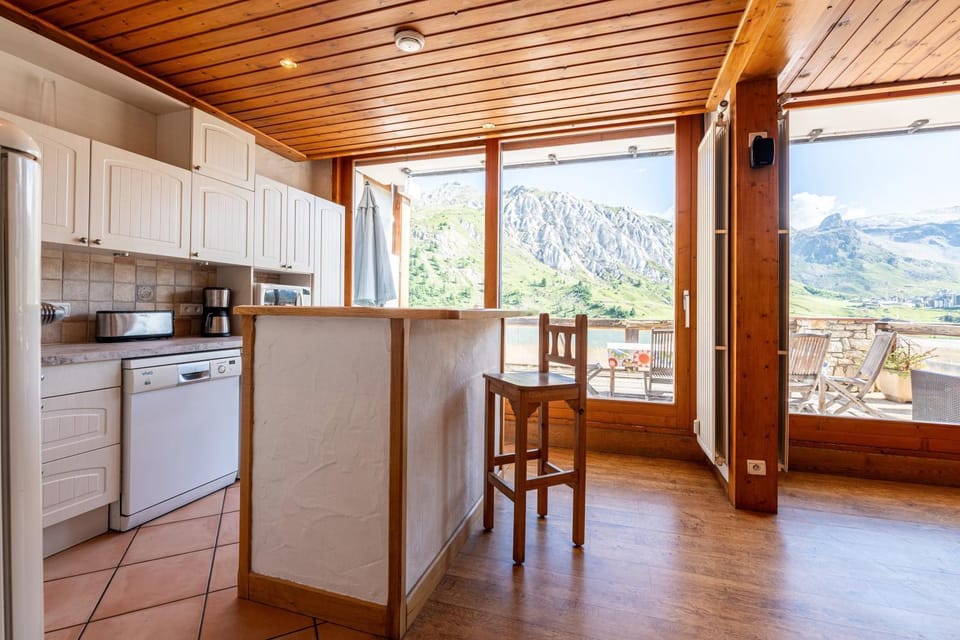 Kitchen or kitchenette, Living room