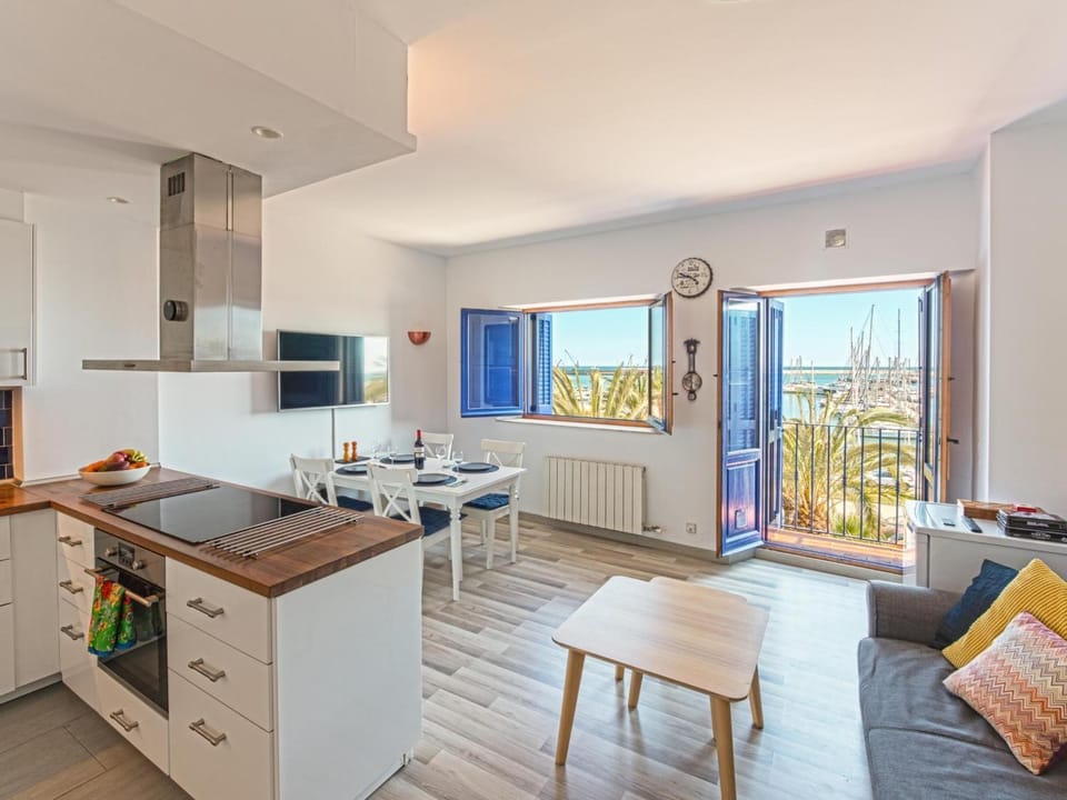Ático Familiar Renovado Frente al Mar con Terraza y Vistas Panorámicas en Vilanova i la Geltrú - ES-332-2 Apartment in Garraf