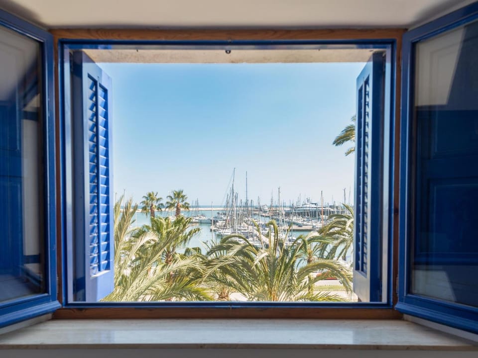 Ático Familiar Renovado Frente al Mar con Terraza y Vistas Panorámicas en Vilanova i la Geltrú - ES-332-2 Apartment in Garraf