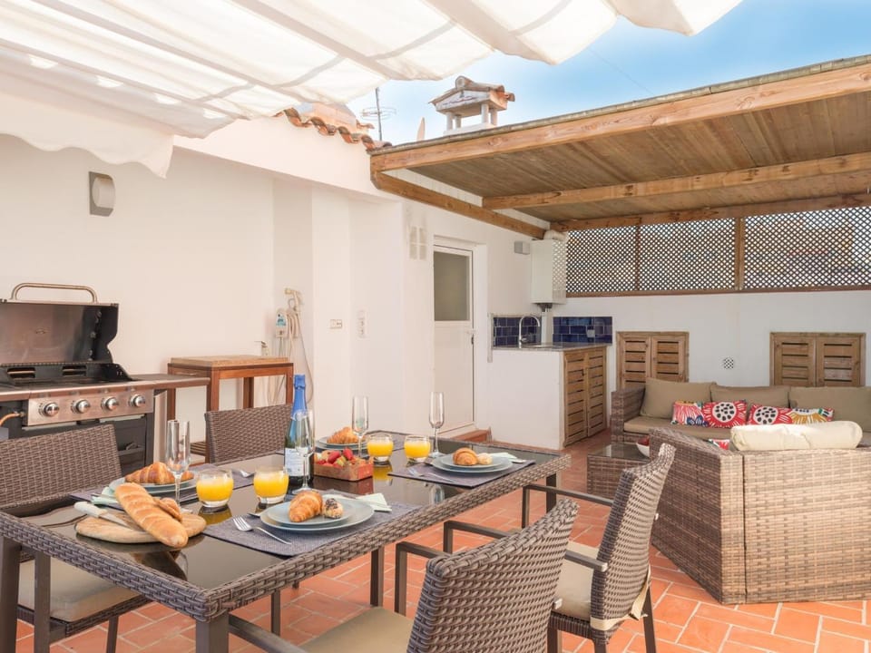 Ático Familiar Renovado Frente al Mar con Terraza y Vistas Panorámicas en Vilanova i la Geltrú - ES-332-2 Apartment in Garraf