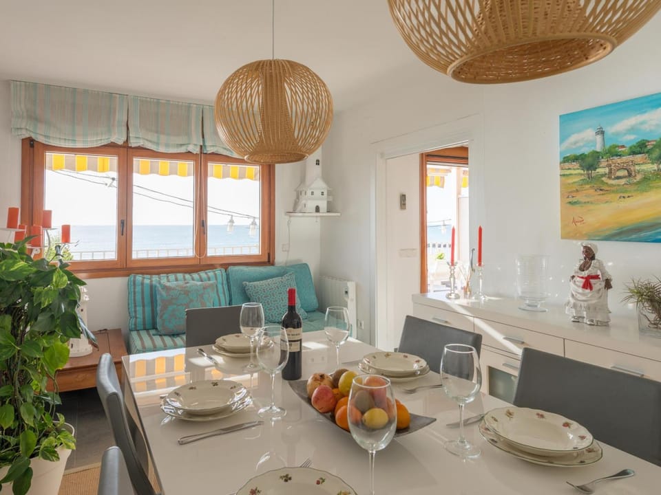 Apartamento cómodo frente al mar con acceso directo a la playa - ES-332-6 Apartment in Garraf